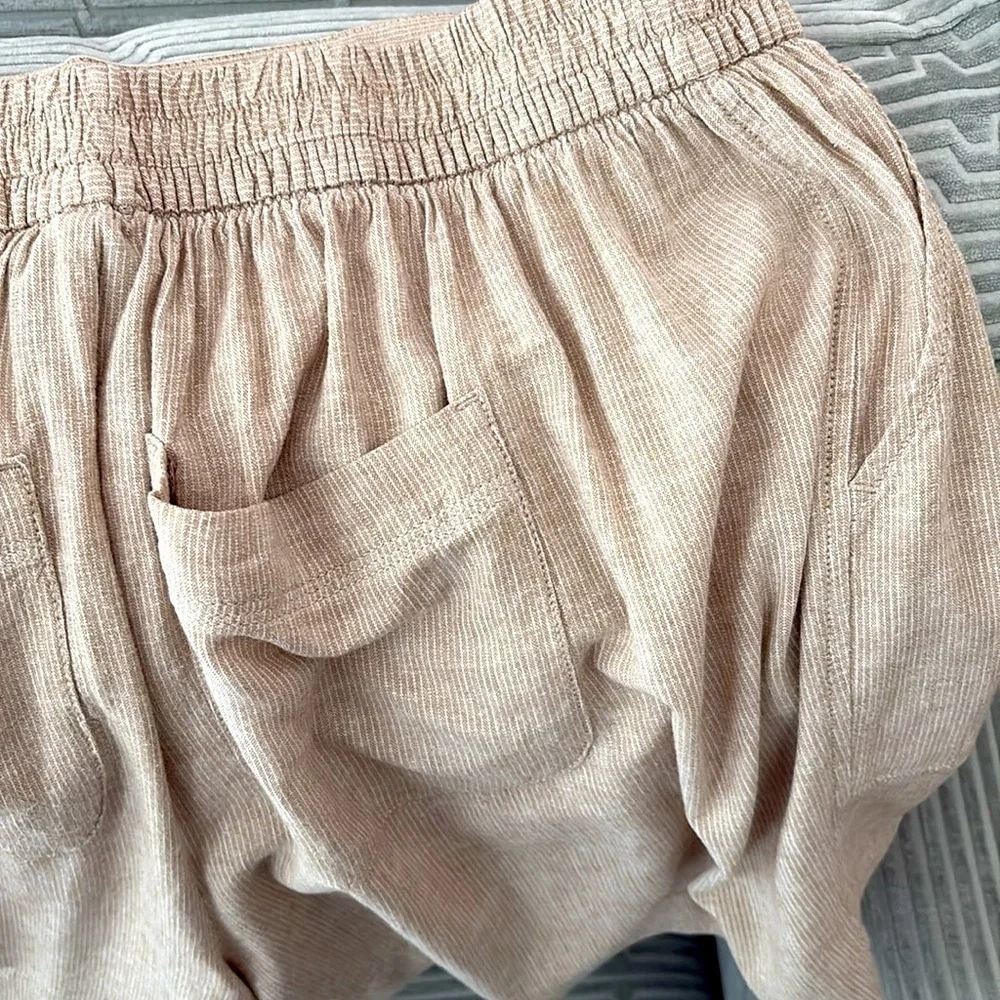 Lane Bryant Tan Shorts w/Elastic Waistband. Deep Front Pockets. Size 14/16